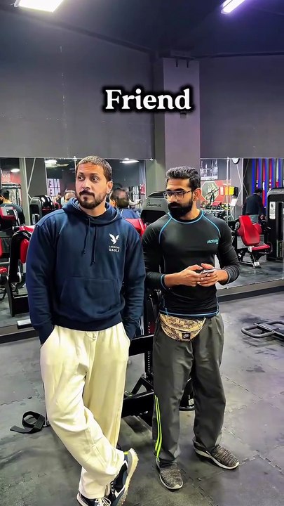 Friend vs Bro 😎😍 #muneebkhan #muneebkhanmoni #fizamuneeb #funnyvideos