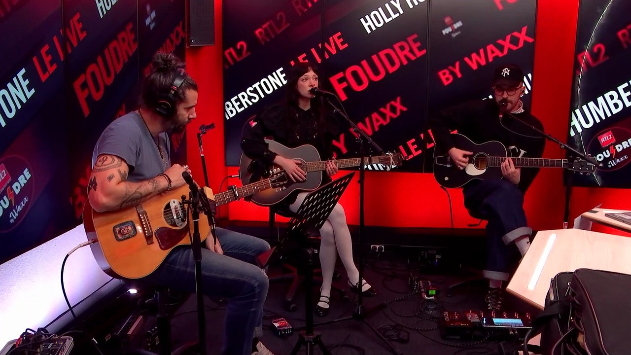 Holly Humberstone et Waxx reprennent "I'm Going Down" de Bruce Springsteen en live dans Foudre