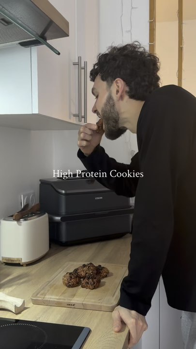 Essayez ça : Cookies Protéinés 🍪(Recette en dessous)• 1 banane bien mûre (ou 3 petites)• 60 g de flocons d’avoine• 30 g de whey en poudre (chocolat idéalement)• 1 à 2 cuillères à soupe de pépites de chocolat noirEnjoy 😁Pensez à vous abonner 🏼