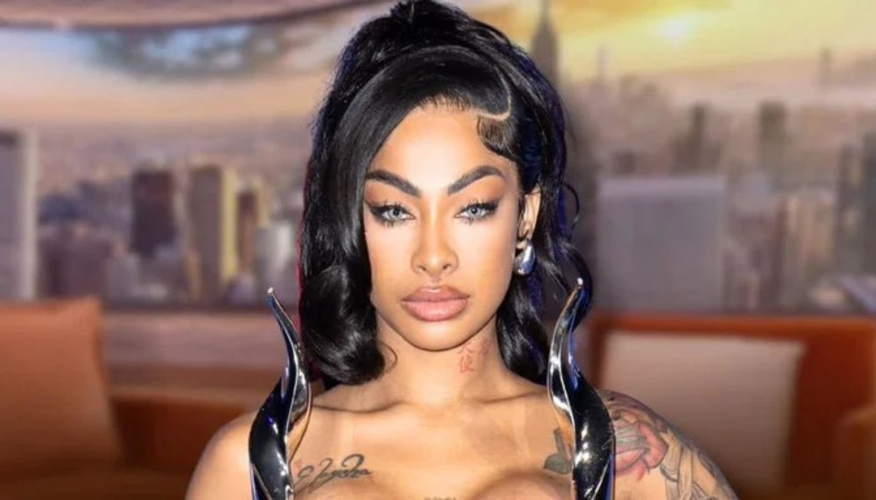 Fanaticada de Yailin “La Más Viral” realiza contundente protesta en la cárcel