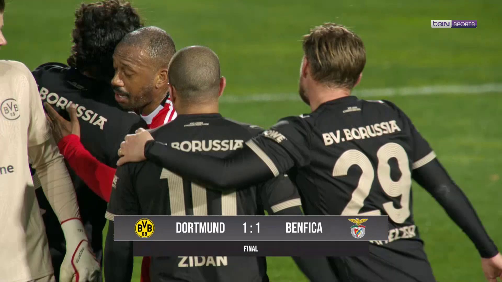 Match des légendes : Saviola et Zidan buteurs dans ce choc entre Dortmund et Benfica