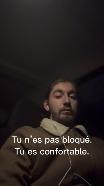 Tu dis que tu veux changer.Mais tu ne changes rien.Donc non…tu ne veux pas vraiment changer.t’es en train d’avancer… ou de tourner en rond ?On se revoit demain. Même heure. Même vérité.