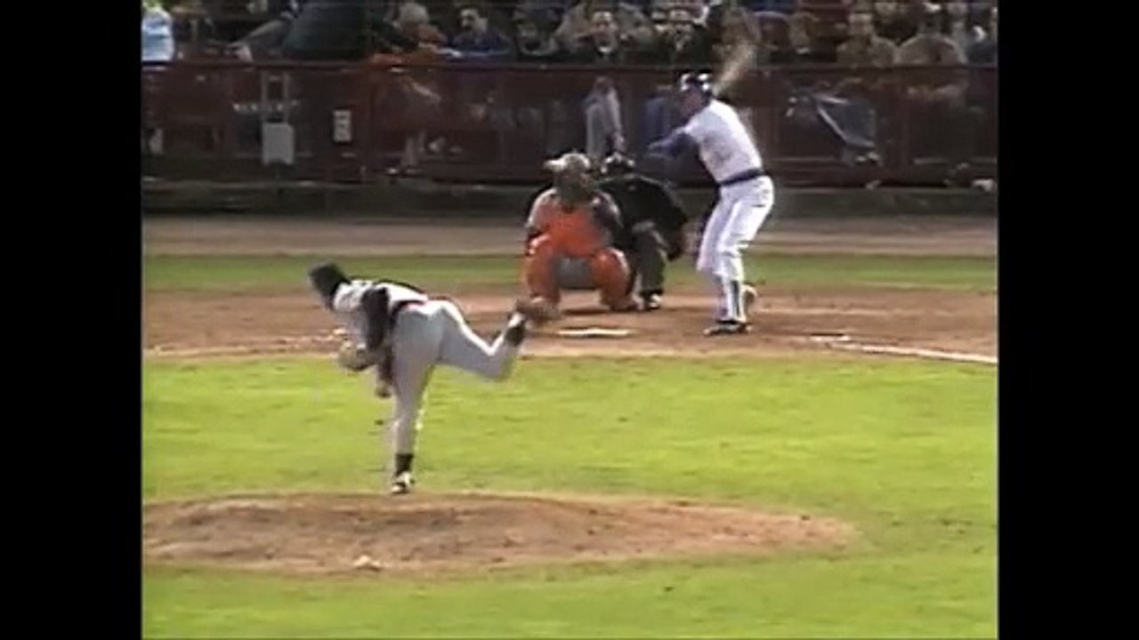 Robin Yount passes Cecil Cooper as the all-time Brewers franchise leader in RBIs (5/16/88)