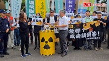 批核二核三擬延役卻搞不定核廢 民團政院前抗議要政府解答