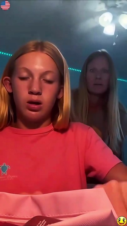 Top 10 Funniest Jump Scare Pranks - Try Not To Laugh! 😂