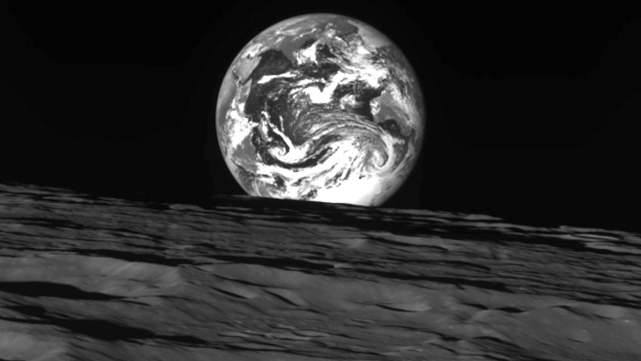 Danuri captures South Korea's first lunar images, fueling the space race