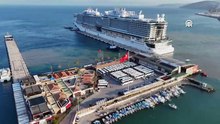 Dünyanın en büyüklerinden! 4 bin 12 turisti taşıyan kruvaziyer Kuşadası'na demirledi