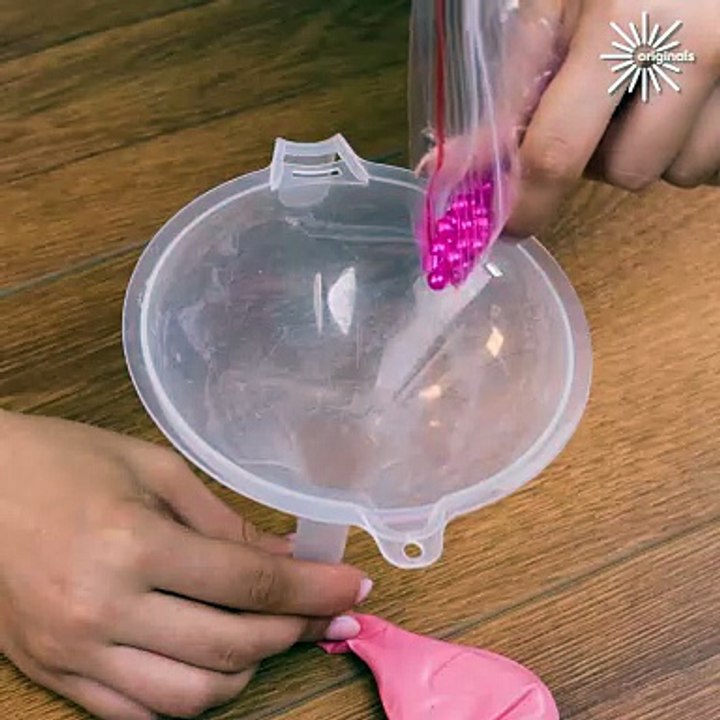 DIY balloon garland magic for fabulous parties! 🎈✨