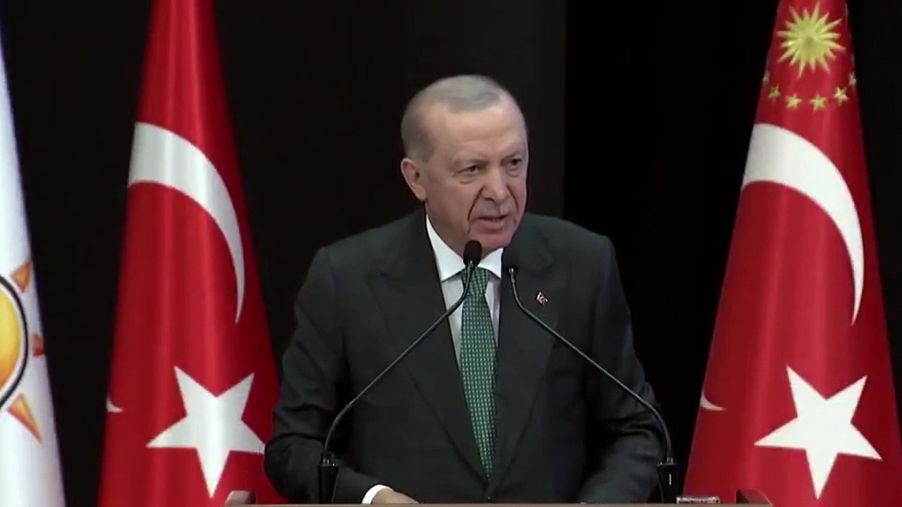 Vesayet altında olduğu kamuoyunca bilinen bir şahsın Türkiye'nin dik ve dirayetli duruşuna dil uzatması kara mizah örneğidir.