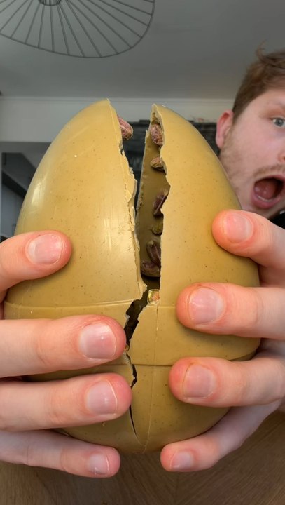 UN ŒUF DE PÂQUES XXL À LA POSTACHE 😱✨ ça vient...