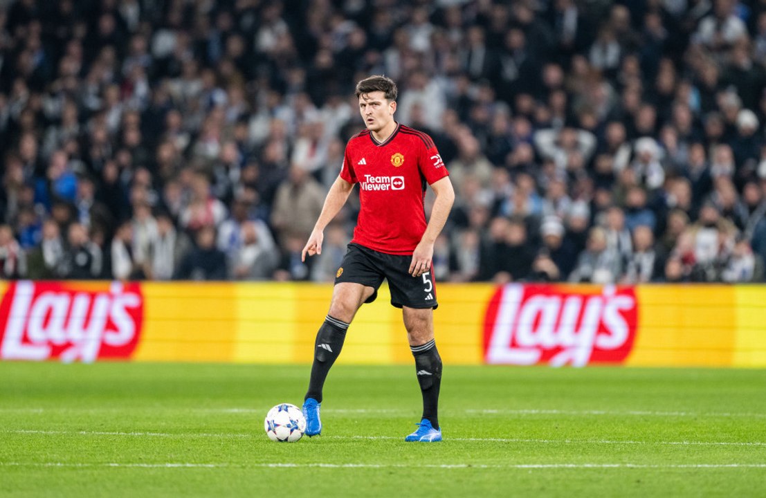 Harry Maguire confirms contracts talk with Manc...