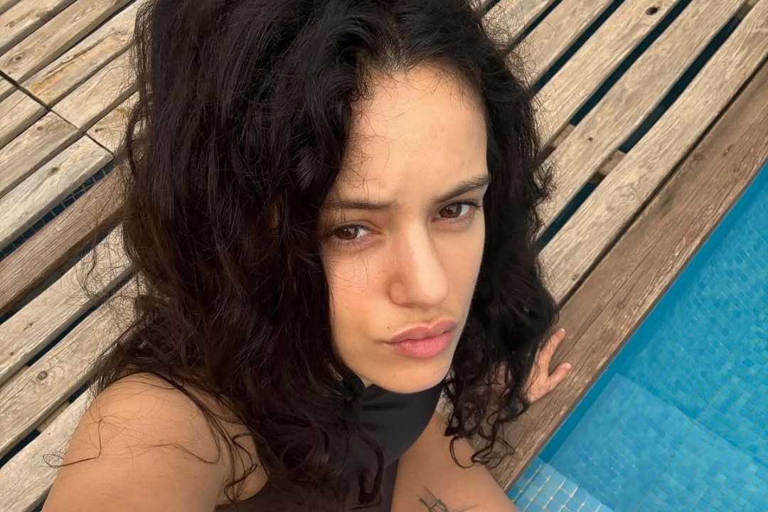 Rosalía en alerta: fuerte intoxicación la obliga a cancelar su concierto