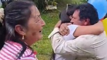 Girl Returns to Colombia After Years Away and Sparks an Emotional Family Reunion