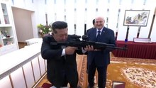 Belarus lideri Lukashenko, Kuzey Kore liderine otomatik tüfek hediye etti: Düşmanların ortaya çıkması ihtimaline karşı