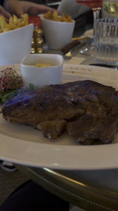 Le cardinal iconic restaurant in Paris 🔥