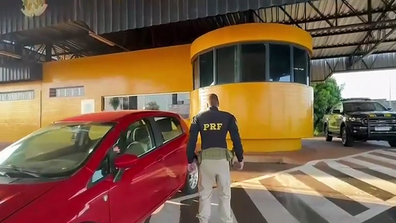 PRF apreende mais de 150 kg de maconha escondidos em carro na BR-272, em Guaíra
