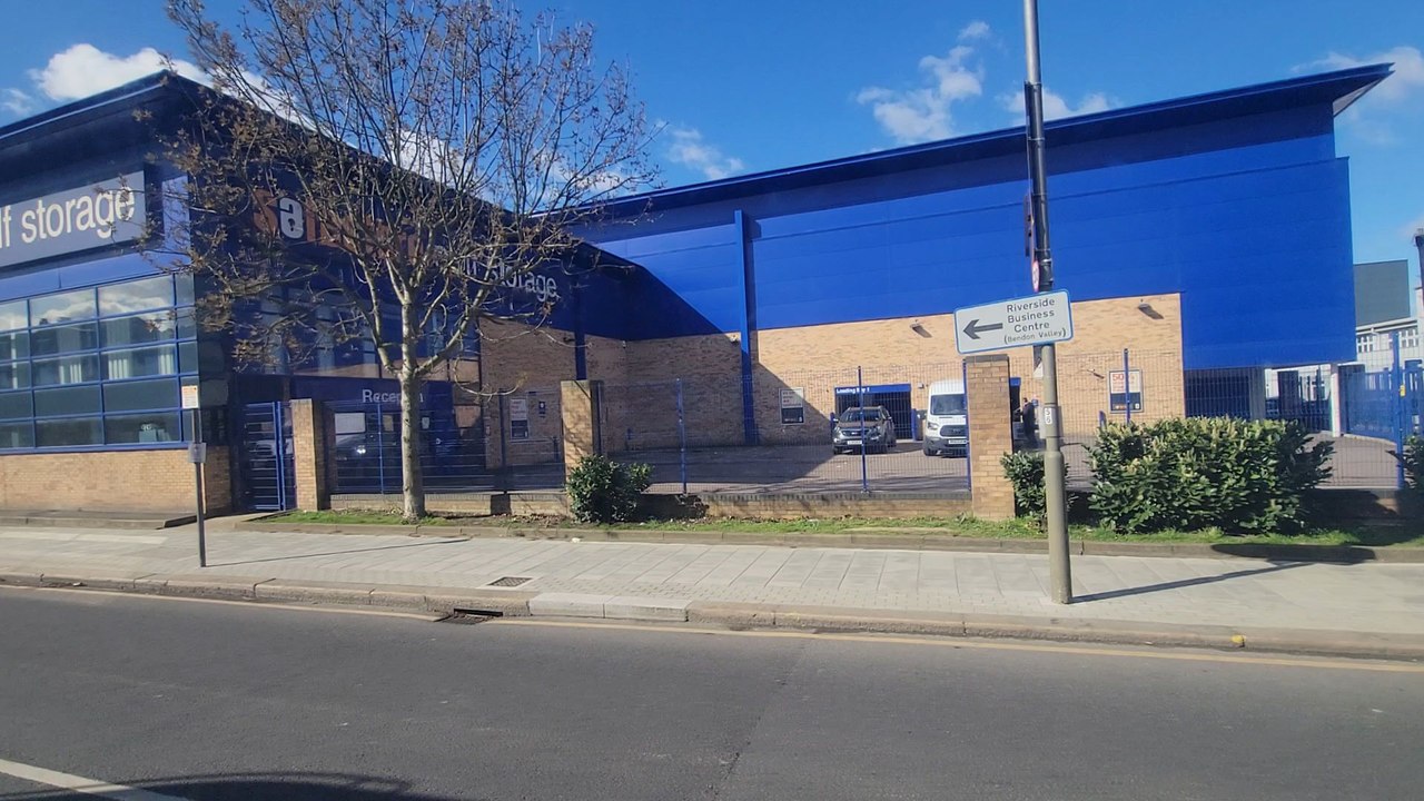 Video of Safestore Earlsfield I took while on the bus earlier today.