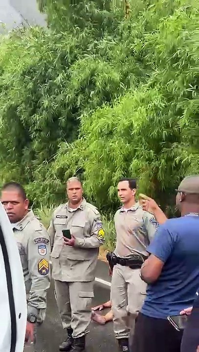 Vídeo: Colisão frontal entre carretas deixa feridos e causa incêndio em Joaquim Gomes