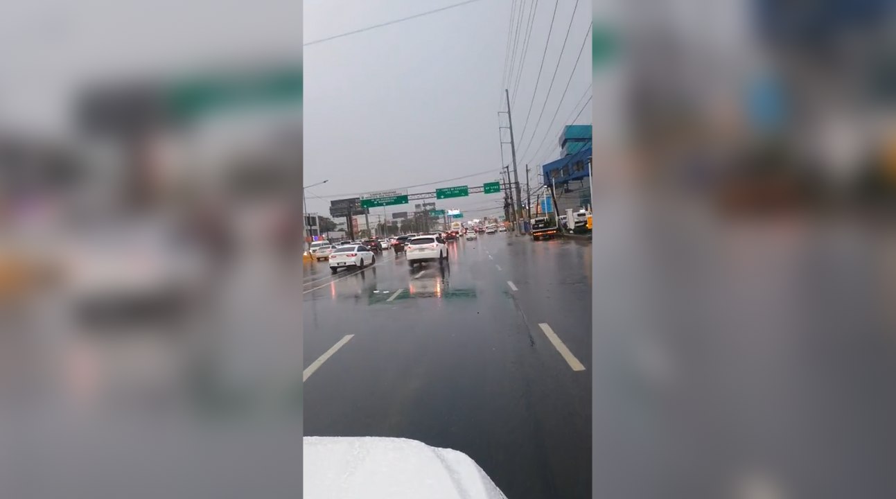 Inundaciones en Av. Kennedy y Av. Luperon