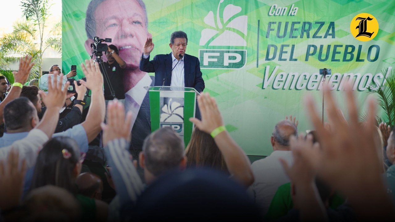Leonel Fernández juramenta en la FP al exgobernador de Hermanas Mirabal y dirigentes del PRM y PLD