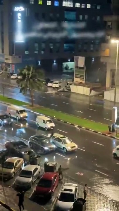 Heavy Rainstorm Hits Sharjah, UAE 🇦🇪 | Severe Weather Causes Flooding & Traffic Chaos (27 March 2026)