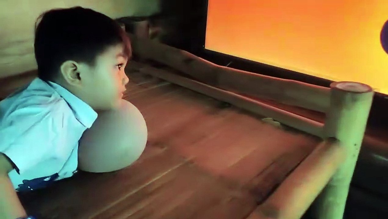 Grey Says His Papa is Naughty! (Funny Toddler Moments) 😂📺