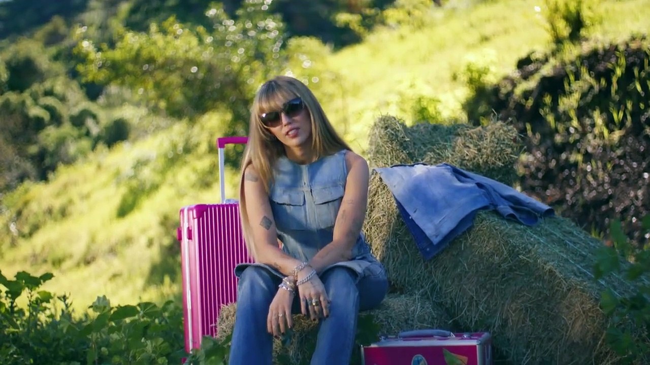 Miley Cyrus - Younger You