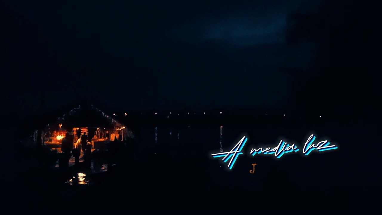 A media luz - Jonazg Martin (Video Oficial)