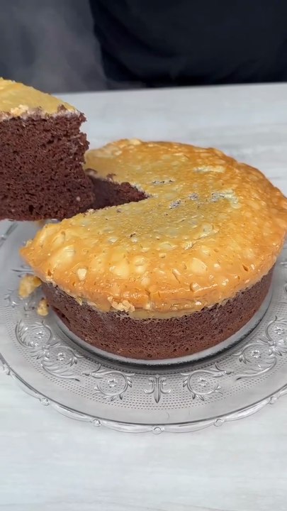 Joguei leite condensado direto na forma! Você não vai acreditar no que aconteceu! 😱🥛