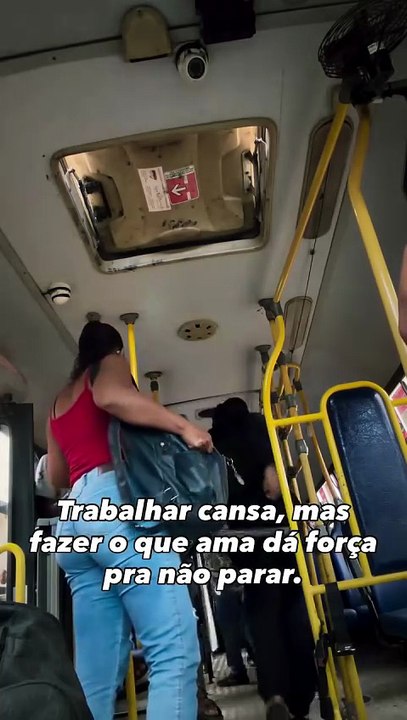 Motorista conquista passageiros e recebe pão de queijo de presente; veja vídeo