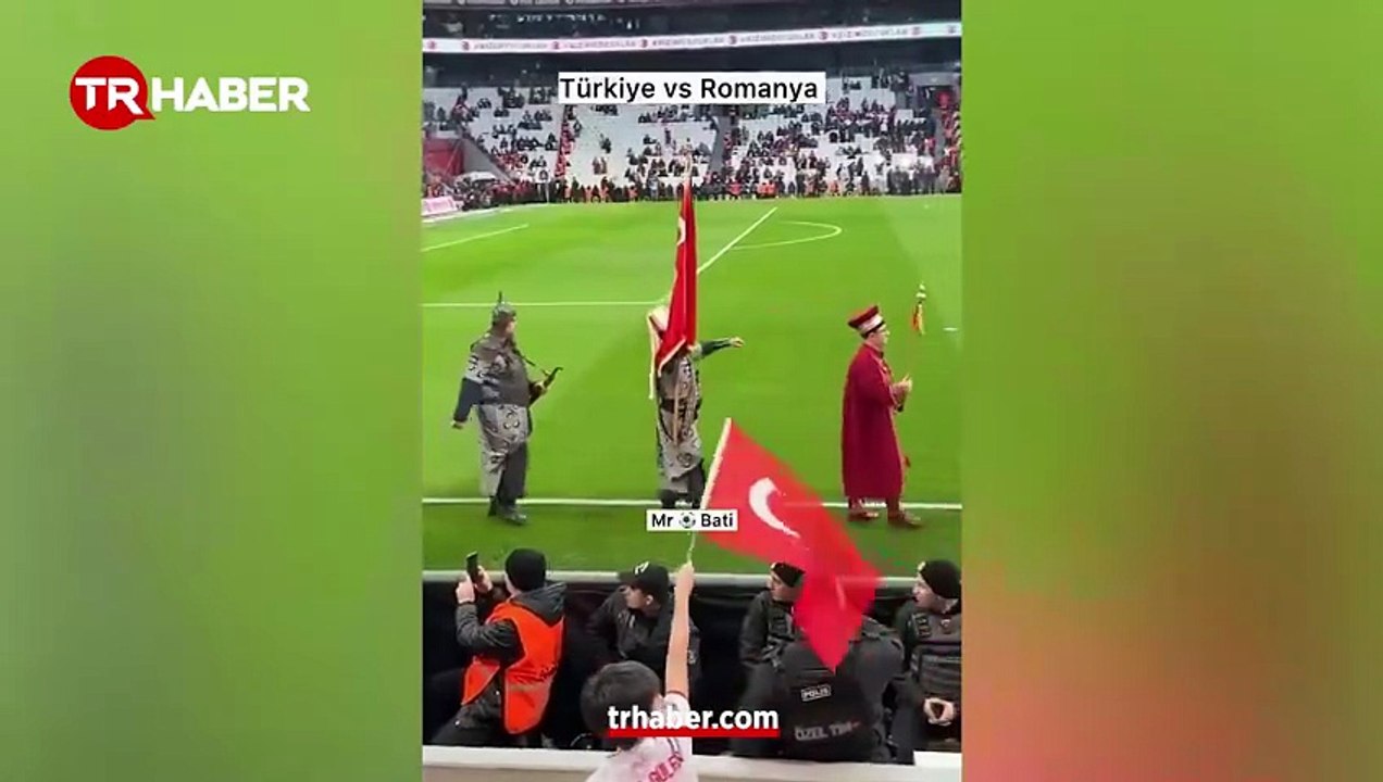 Osmanlı İmparatorluğu geri döndü! Ferdi Kadıoğlu arkasına mehter takımını aldı: Fotoğrafı dünya genelinde viral oldu