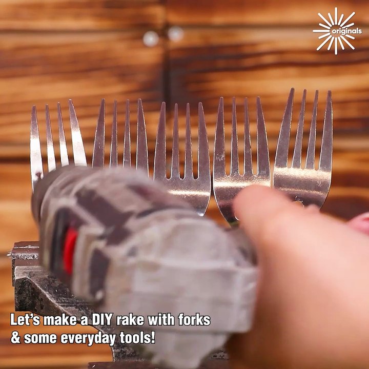 Let’s make a DIY rake with forks 👨‍🌾🍴