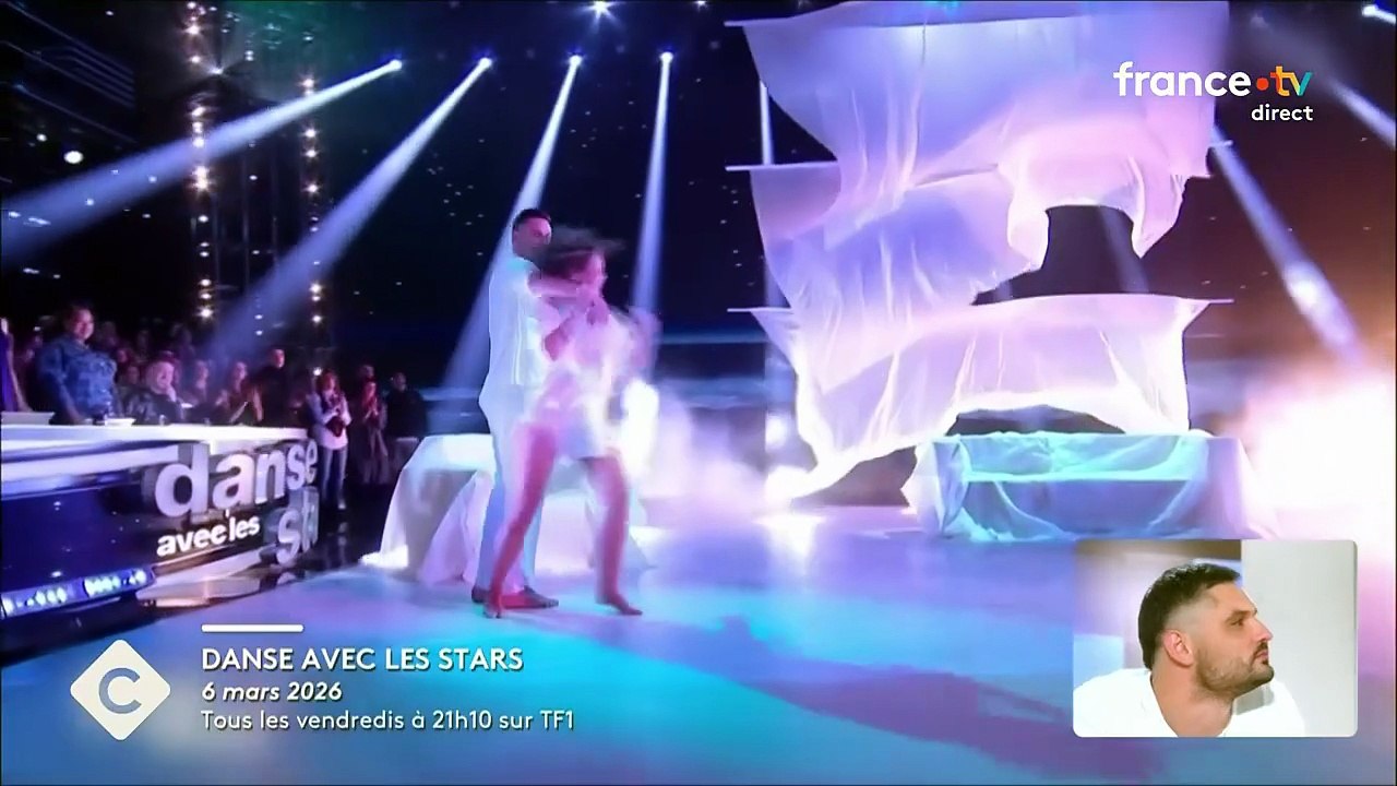 Très ému, Florent Manaudou se confie sur sa soeur Laure Manaudou dans l'émission "C à Vous" sur France 5.