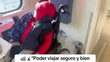 🗣️¿Tengo que ir e pie, sentada en el suelo, o de espaldas a mi hijo? Zuriñe Lasagabaster se ha visto obligada a elegir entre ir de pie, sentarse en el suelo o viajar de espaldas a su hijo Ibai, que se desplaza en silla de ruedas, porque la plaza H de su