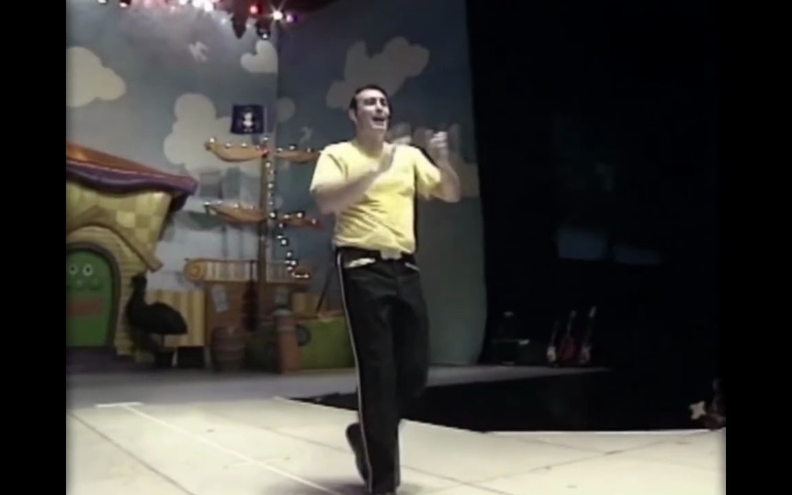 The Wiggles Brown Girl In The Ring Live 2006...mp4
