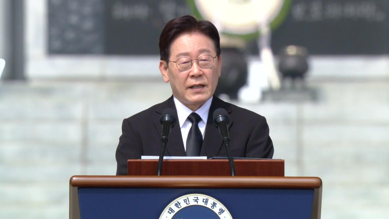 이 대통령 "자주국방 필수...전작권 회복 조속 추진" / YTN