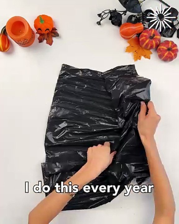 Spider web decor straight out of trash🕸️🕷️