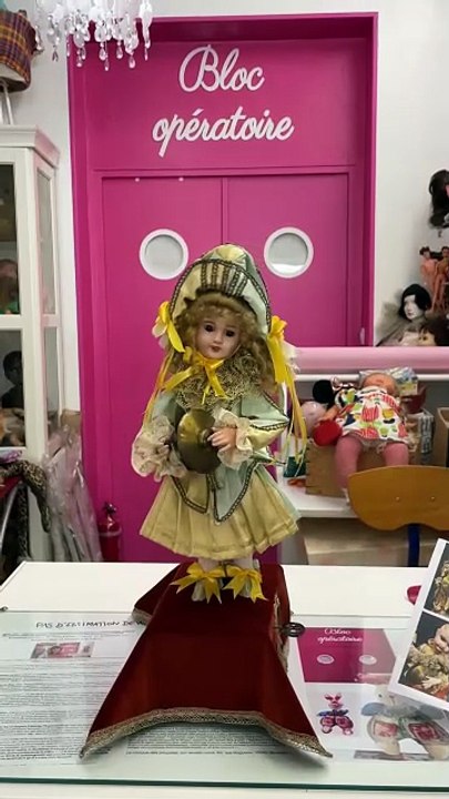 Automate habillé, vêtements ajustés à sa mobilité la clinique des poupées de Fabienne Mogue
