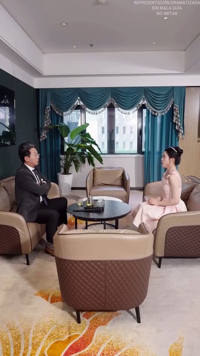 Chica Pobre Va Entrevista, Pero Firma Contrato De Novios Jefe FríO Por Error. ¡ÉL Adora Inocencia