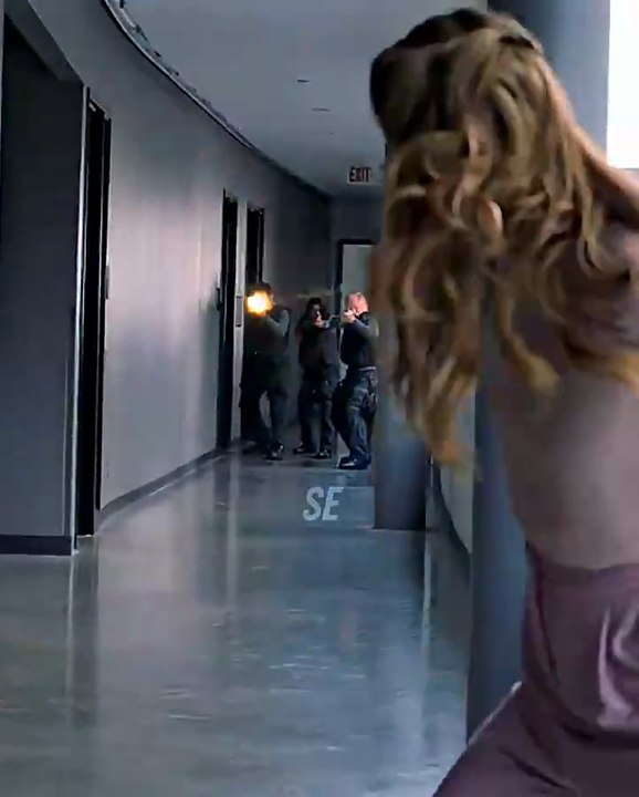 Supergirl tries to hide her abilities😍 #superman #supergirl #clarkkent