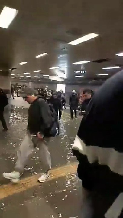 Mecidiyeköy metro istasyonu göle döndü