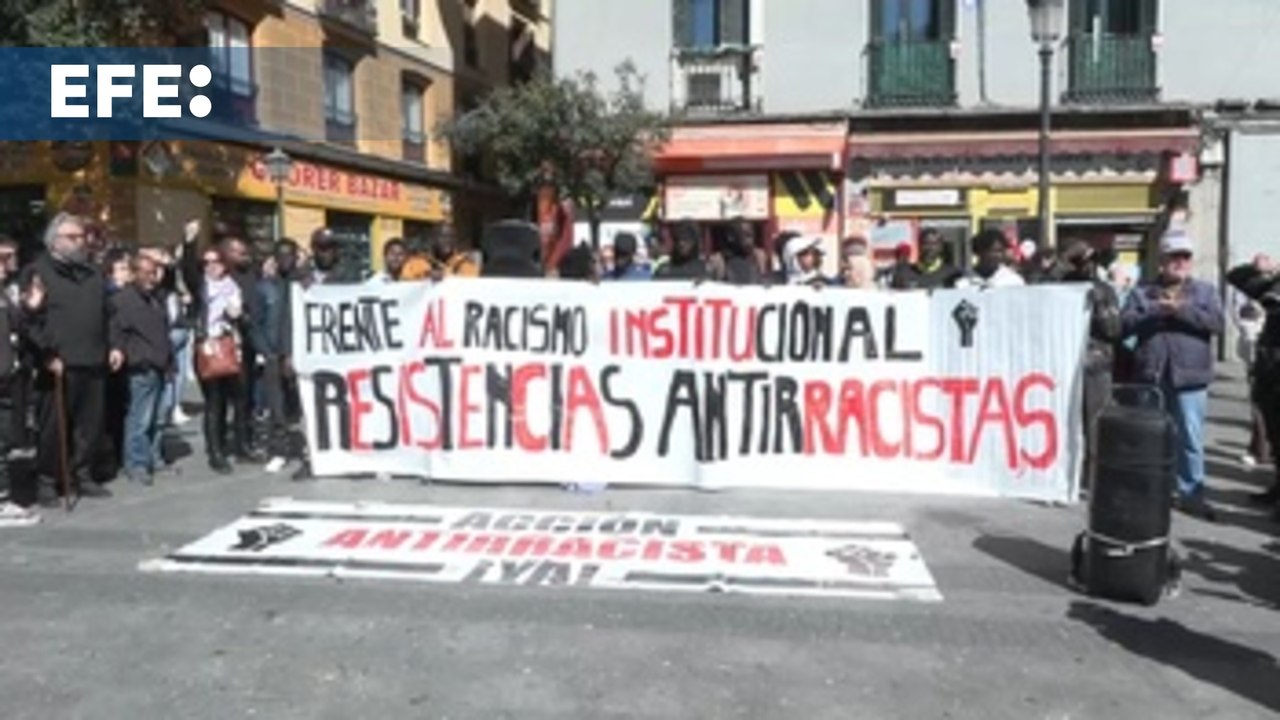 Una concentración en Madrid denuncia el "racismo institucional" tras la detención de Serigne Mbaye