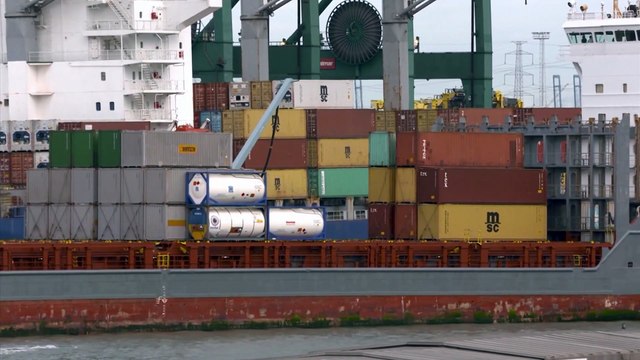 Los precios de exportaciones industriales bajan un 2,4% y los de importaciones un 4.3%