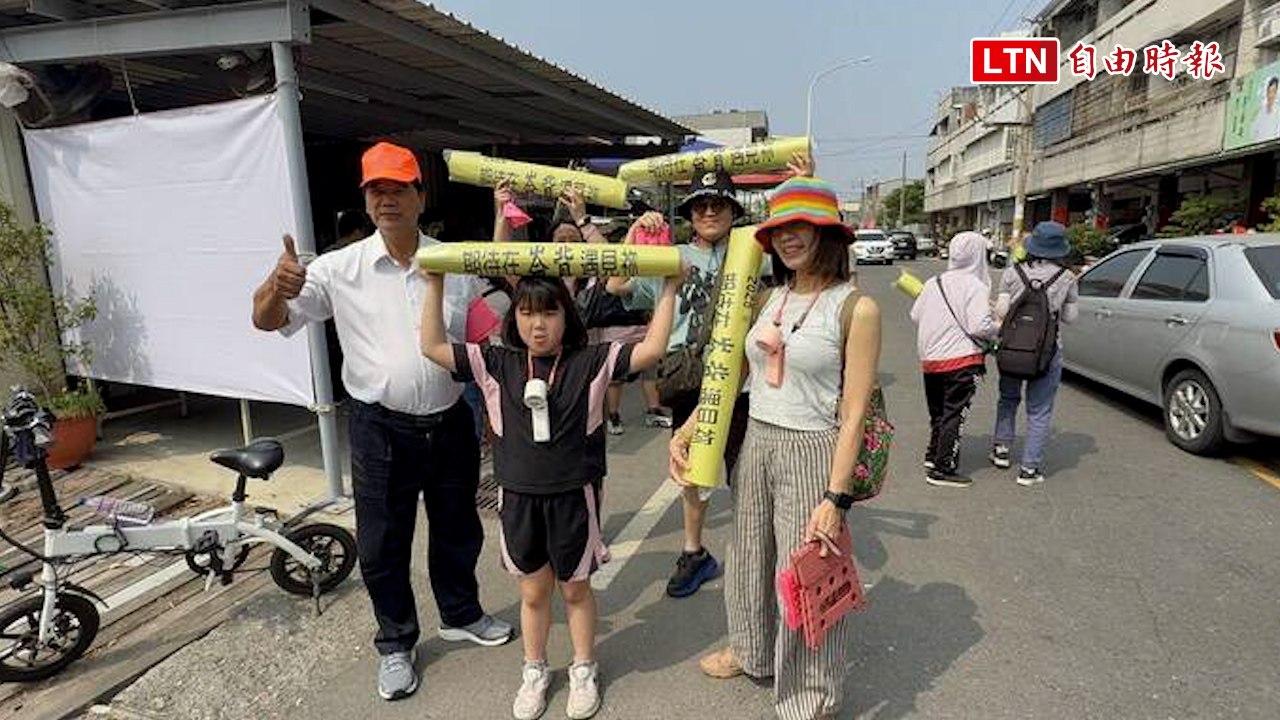 隊伍綿延600公尺！崙背信徒迎接「粉紅超跑」發1700個瑜伽墊