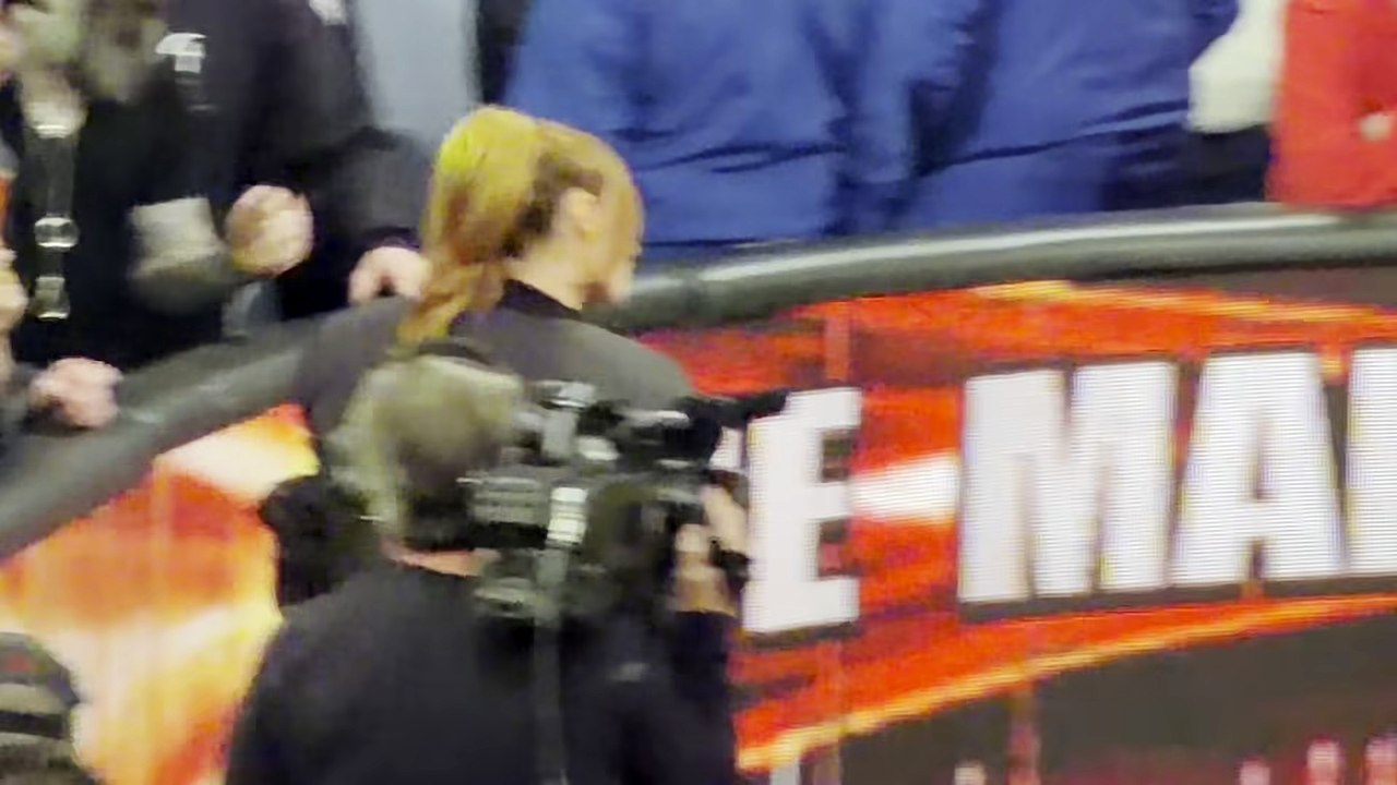 Becky Lynch challenges AJ Lee at WrestleMania 42 - WWE Raw 3/23/2026