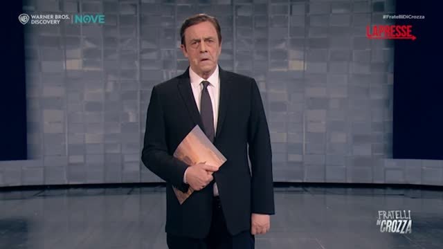 Crozza-Calenda: «Al Referendum ho votato Sì per completare la collezione di figurine di m...»