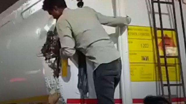 कानपुर में लीकेज टैंकर से पेट्रोल भरने लगे लोग