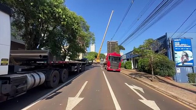 Rua Minas Gerais é interditada para içamento de pré-moldado