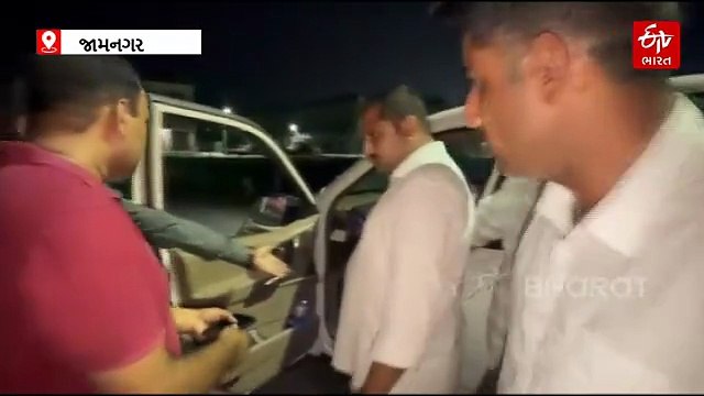જામનગર: લાલપુર બાયપાસ પાસે કારના 'ચોર ખાના'માંથી વિદેશી દારૂનો જથ્થો ઝડપાયો, બે શખ્સની ધરપકડ