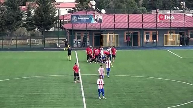 Kahramanmaraş’ta bilinci kapanan futbolcu dakikalarca sedye ve ambulans bekledi | Ajansspor | IHA
